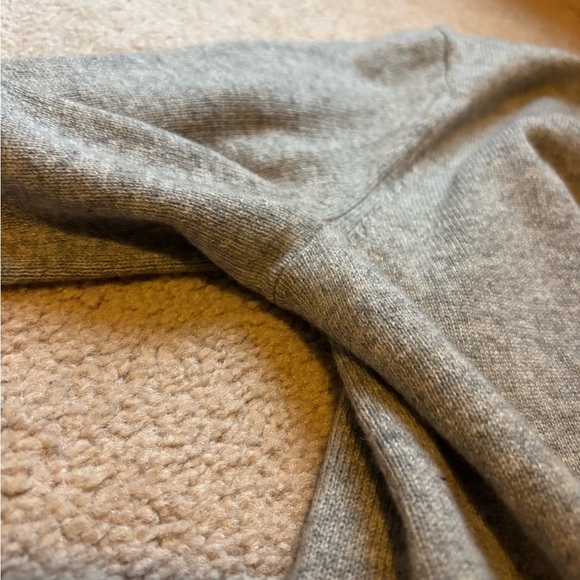 Everlane The Classic Crew in Cashmere - Picture 5 of 6